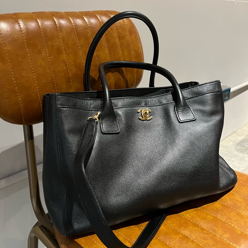 CHANEL CERF TOTE 老香魚子醬牛皮托特-1