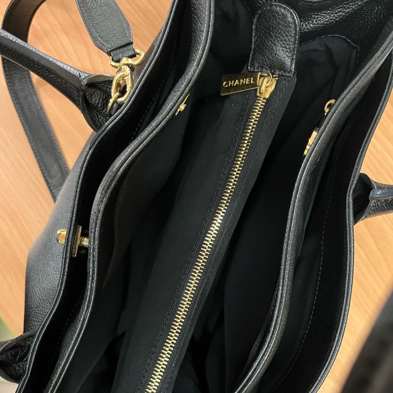 CHANEL CERF TOTE 老香魚子醬牛皮托特-9