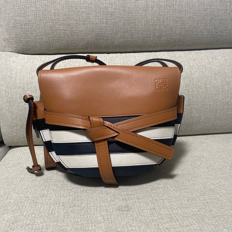 Loewe Gate系列包款揉合限量馬鞍造型-0
