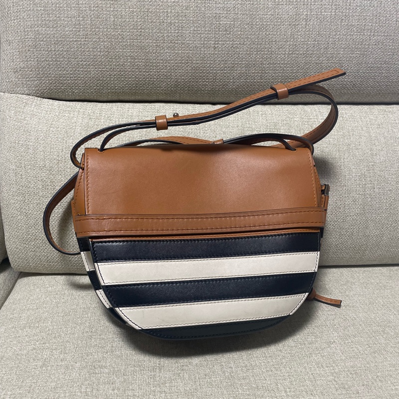 Loewe Gate系列包款揉合限量馬鞍造型-1