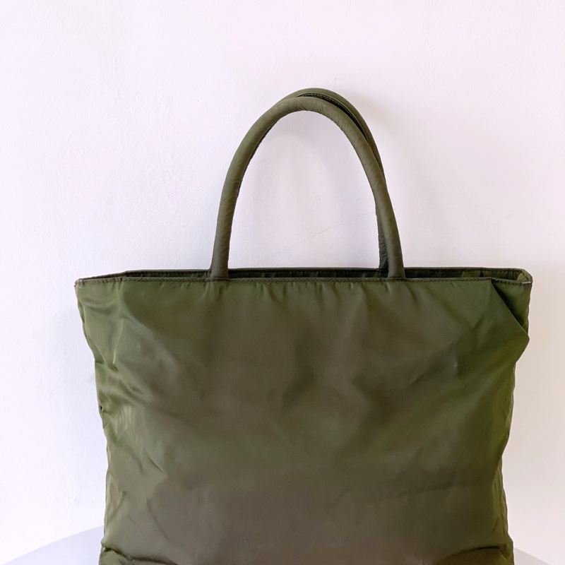 𝗩𝗶𝗻𝘁𝗮𝗴𝗲 𝗣𝗿𝗮𝗱𝗮義大利製卡其綠尼龍包-2