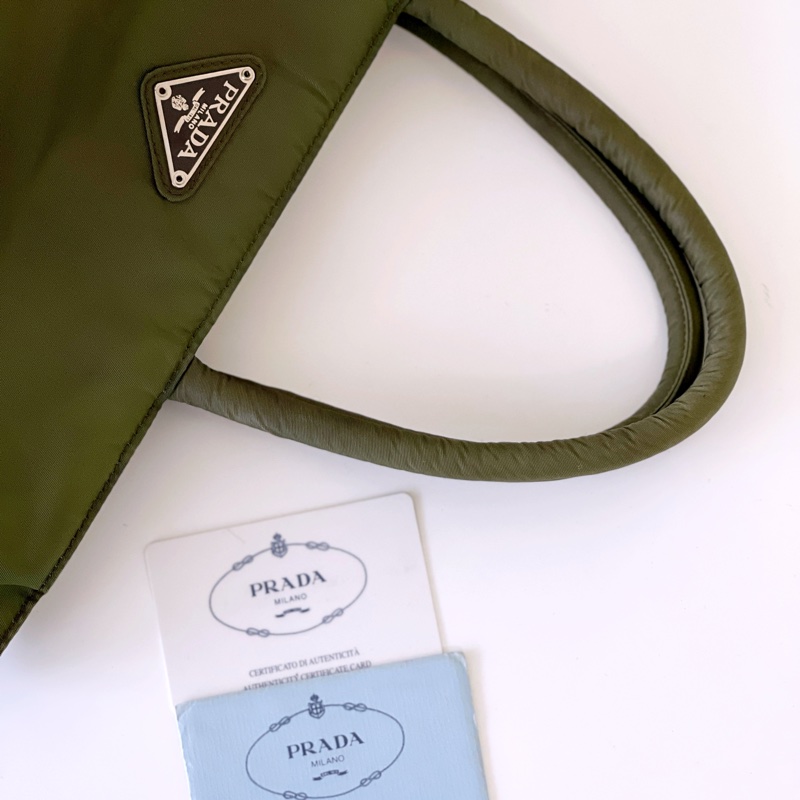𝗩𝗶𝗻𝘁𝗮𝗴𝗲 𝗣𝗿𝗮𝗱𝗮義大利製卡其綠尼龍包-3