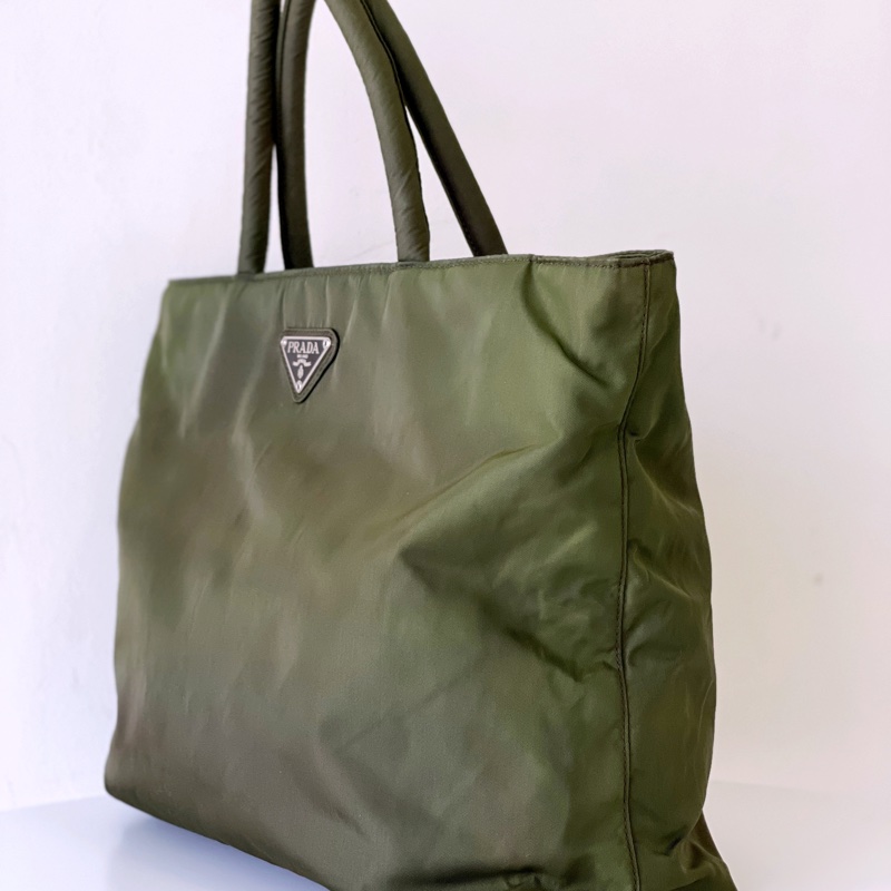 𝗩𝗶𝗻𝘁𝗮𝗴𝗲 𝗣𝗿𝗮𝗱𝗮義大利製卡其綠尼龍包-4