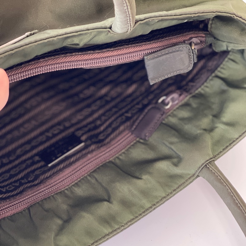 𝗩𝗶𝗻𝘁𝗮𝗴𝗲 𝗣𝗿𝗮𝗱𝗮義大利製卡其綠尼龍包-5