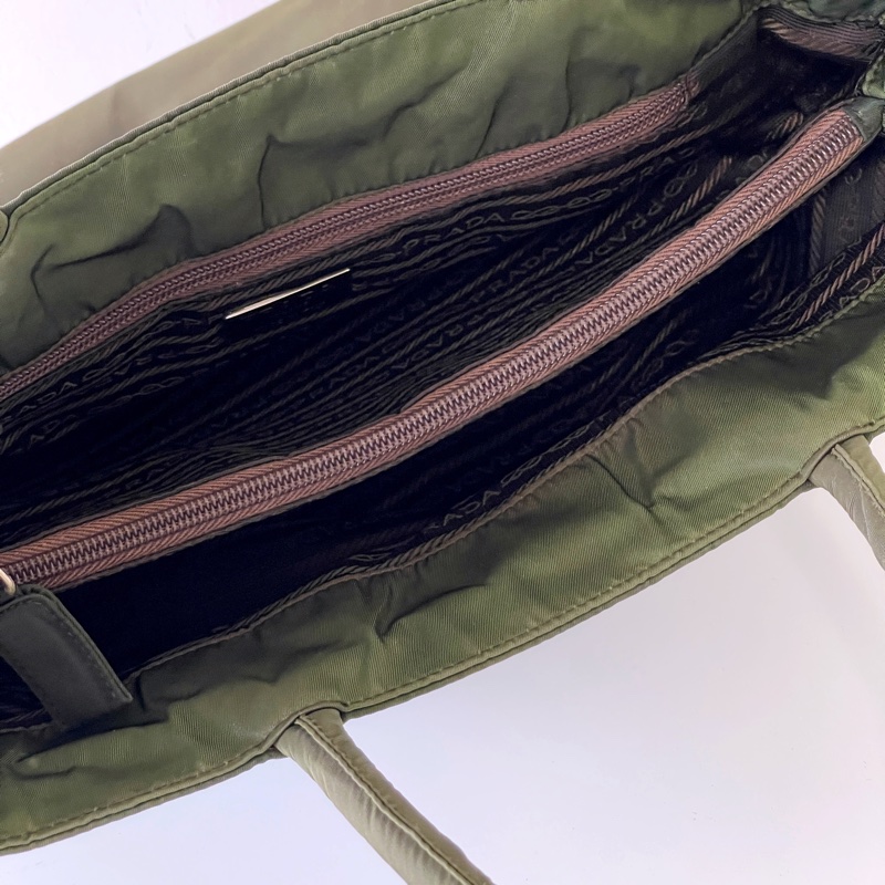 𝗩𝗶𝗻𝘁𝗮𝗴𝗲 𝗣𝗿𝗮𝗱𝗮義大利製卡其綠尼龍包-6