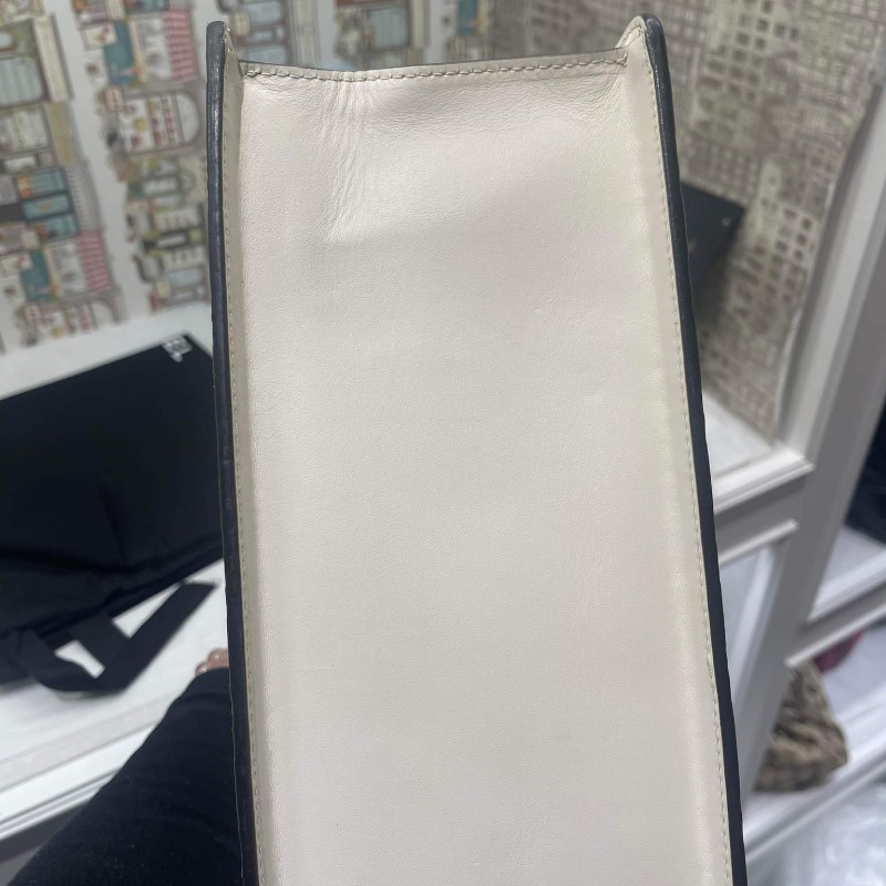 Gucci Sylvie系列中號手提包，皮革肩帶-4