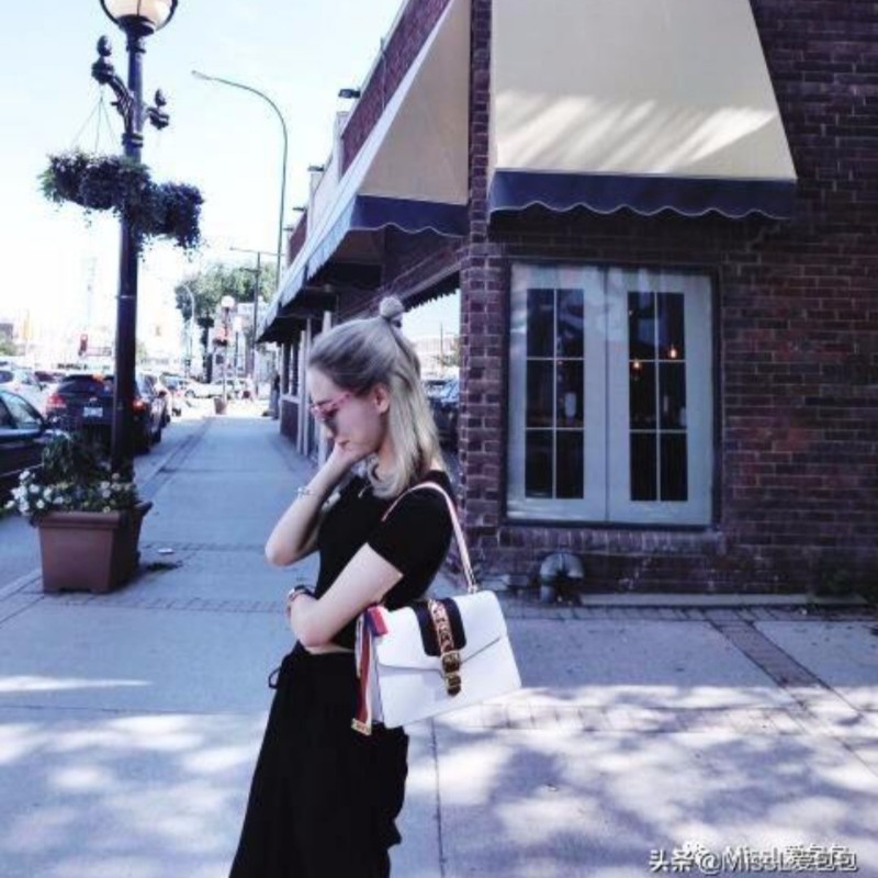 Gucci Sylvie系列中號手提包，皮革肩帶-8