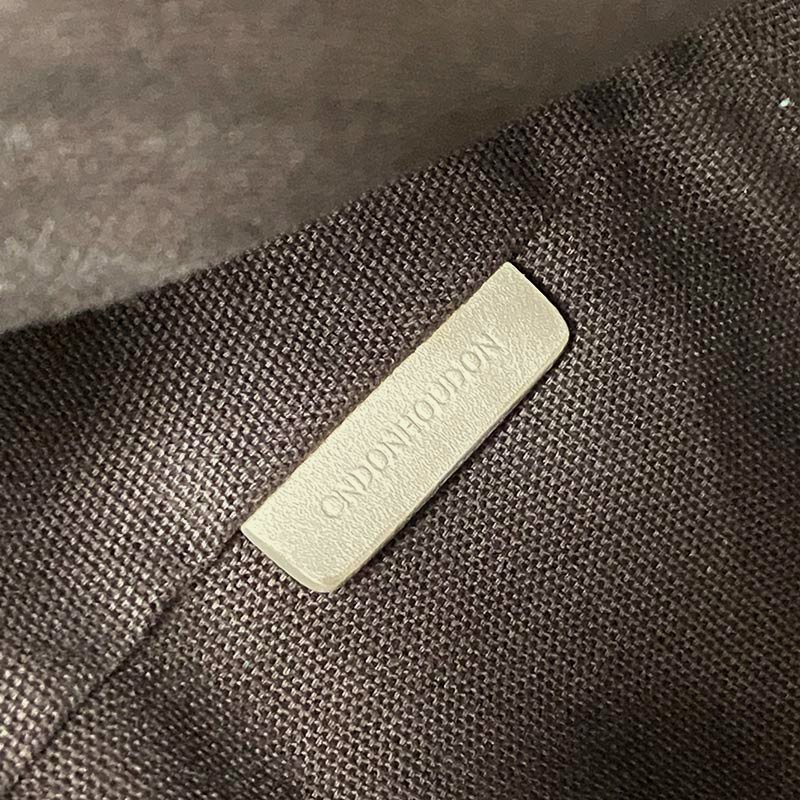 Burberry  灰棕色格紋大容量皮革手提包-2