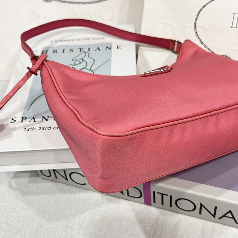 PRADA 粉色 尼龍材質 Re-Edition 2005年復刻版 腋下包/肩背包/手提包-2