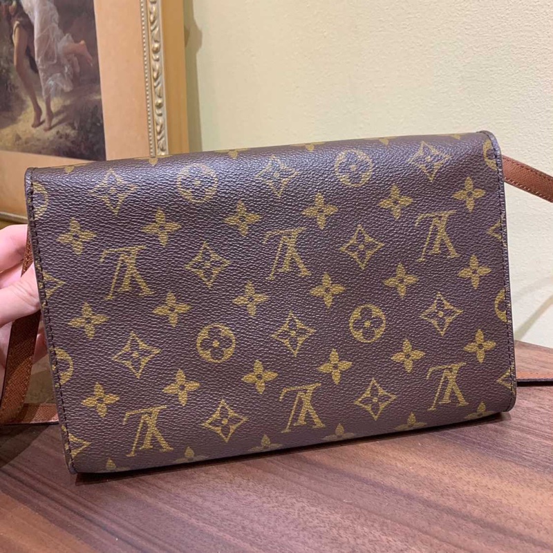 LV Louis Vuitton 紅皮老花信封包斜背包中古包-1