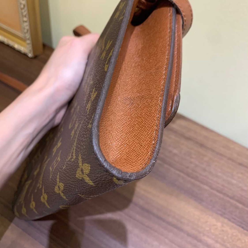 LV Louis Vuitton 紅皮老花信封包斜背包中古包-6