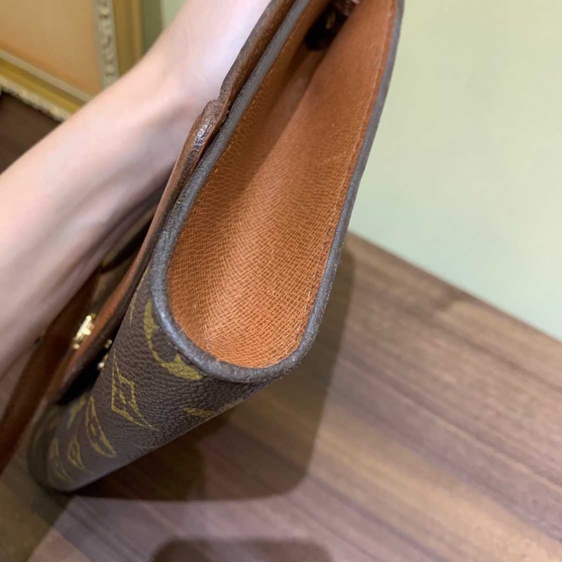 LV Louis Vuitton 紅皮老花信封包斜背包中古包-7