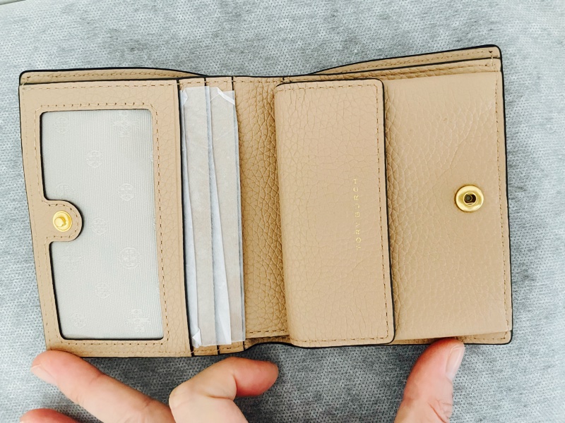 正品全新 Tory Burch TB真皮軟牛皮 黑色配奶茶色 對開短夾 有零錢袋-2