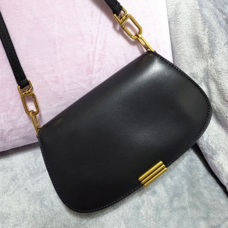 Charlesl&Keith小CK條紋釦磁吸梯形包-0