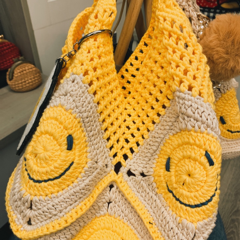 質感真的很好💕手工黃色鉤織微笑包😊使用韓國線材-0