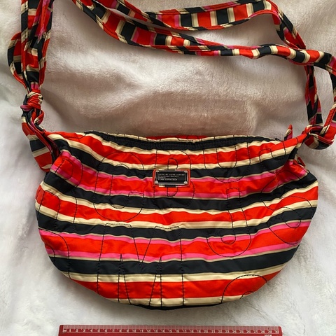 Marc by Marc jacobs 輕量側背包
