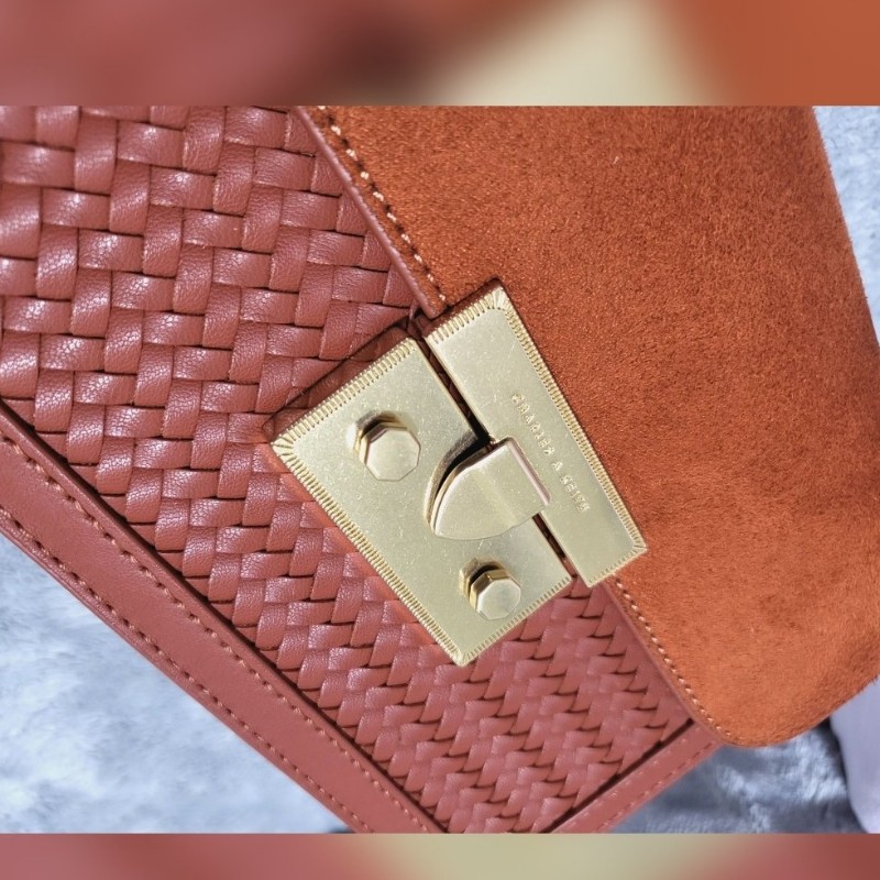 Charles&Keith小ck絨面編織鍊條小方包-1