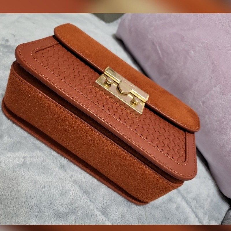 Charles&Keith小ck絨面編織鍊條小方包-2