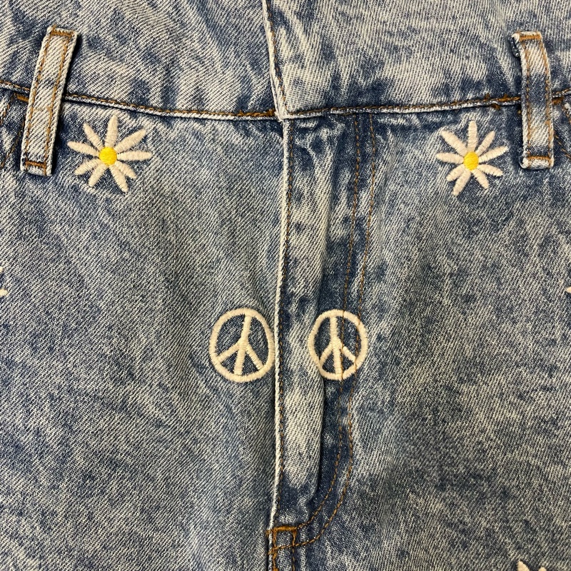 全新法國時尚品牌Sandro刺繡雛菊高腰牛仔短褲-1