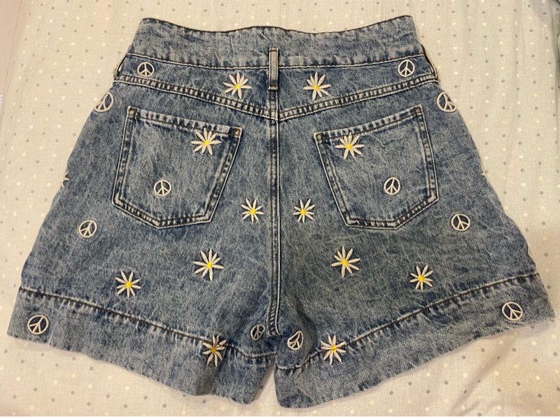 全新法國時尚品牌Sandro刺繡雛菊高腰牛仔短褲-2