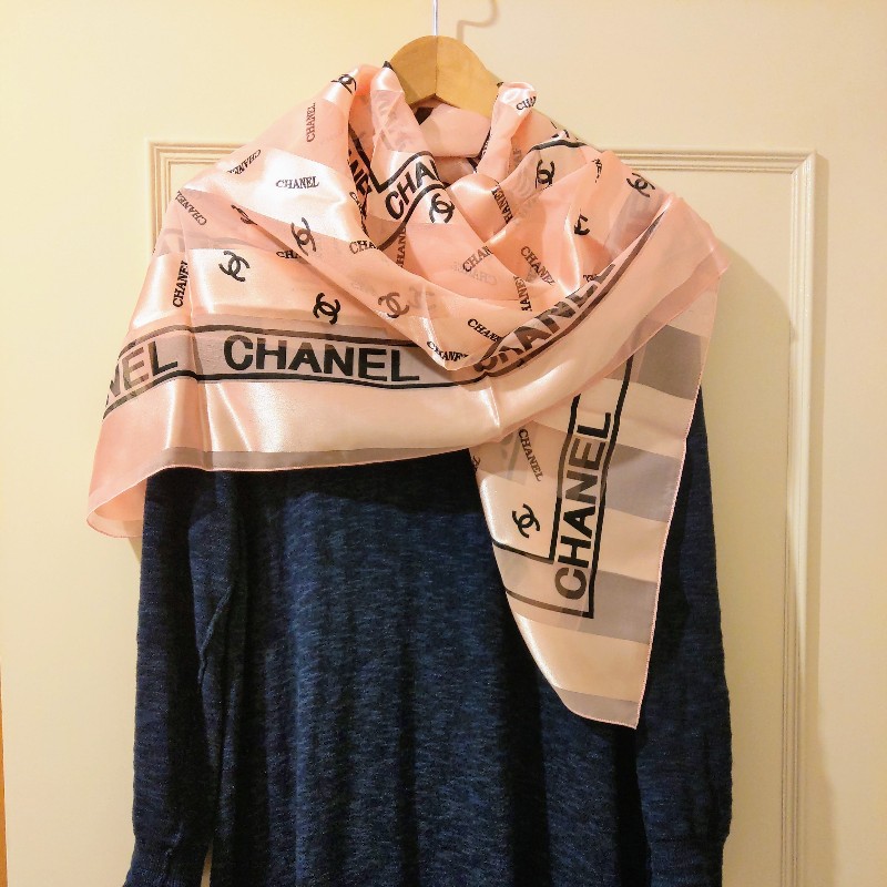 CHANEL 粉紅色絲巾-1