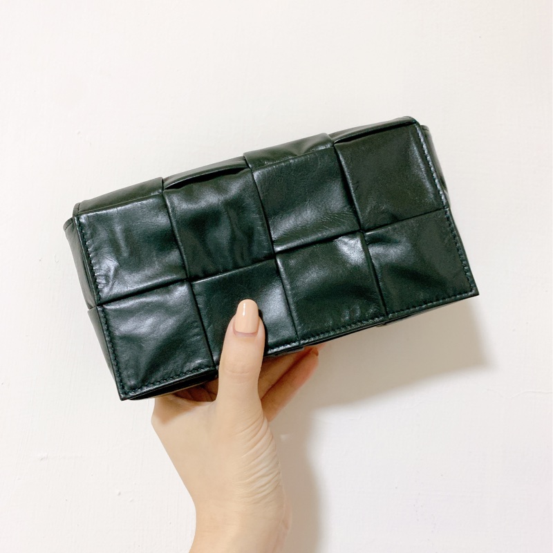 🌟全新🌟《有購證 機場免稅店購入》 Bottega Veneta Cassette 編織大格紋皮革腰包 BV /卡帶包-0
