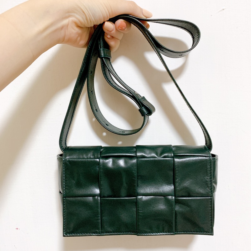 🌟全新🌟《有購證 機場免稅店購入》 Bottega Veneta Cassette 編織大格紋皮革腰包 BV /卡帶包-2