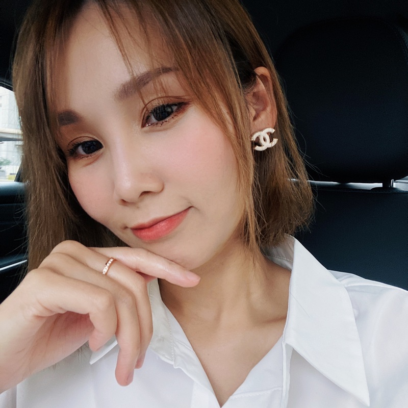 CHANEL 香奈兒22白色淡金邊CC琺瑯耳環(耳針式)-5