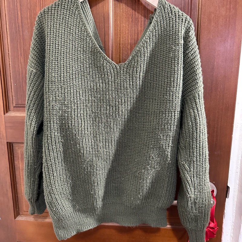 性感V領露背針織毛衣🧶氣質卻有小心機的小穿搭😆-1