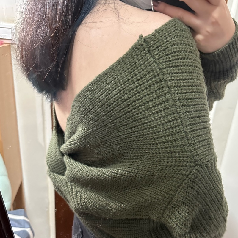 性感V領露背針織毛衣🧶氣質卻有小心機的小穿搭😆-7