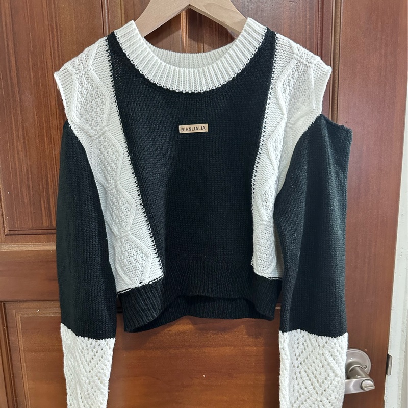 黑白拼接鏤空針織上衣🧶短版、個性、造型穿搭風!-1