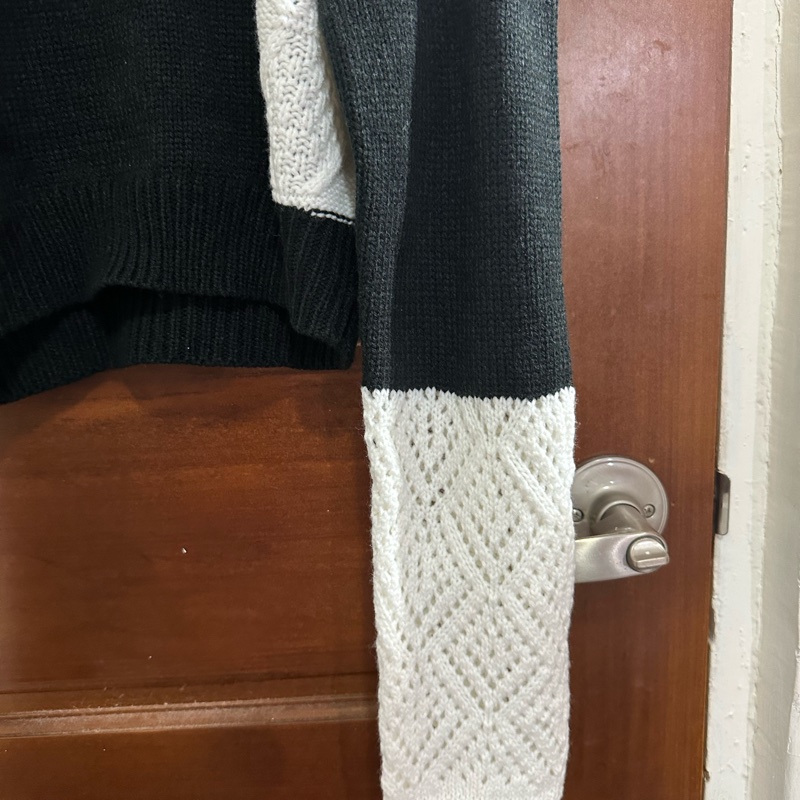 黑白拼接鏤空針織上衣🧶短版、個性、造型穿搭風!-3