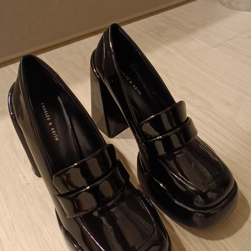 小CK2022秋冬ITZY同款Lula漆皮厚底樂福鞋-1