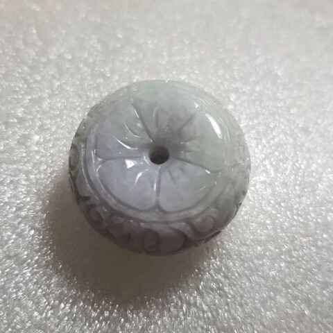 精選翡翠花件-春帶彩仿古雕花平安釦玉墬