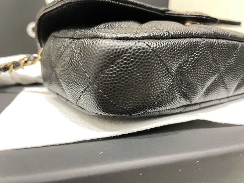 Chanel 全新荔枝黑金 WOC 二合一 手機包-11