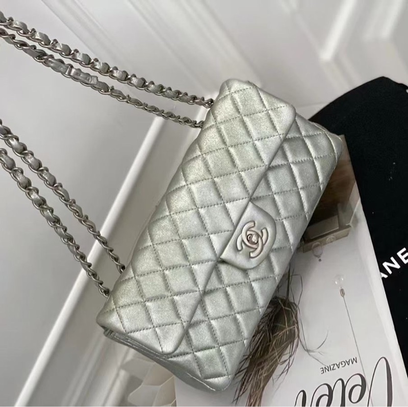 Chanel香奈兒銀色法棍包-0