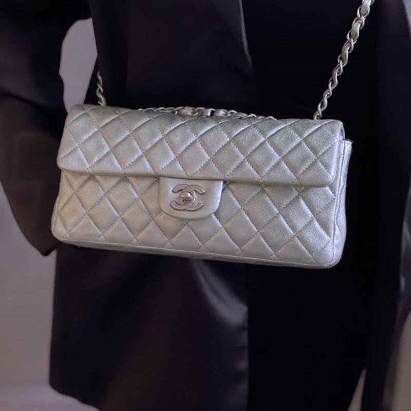 Chanel香奈兒銀色法棍包-1