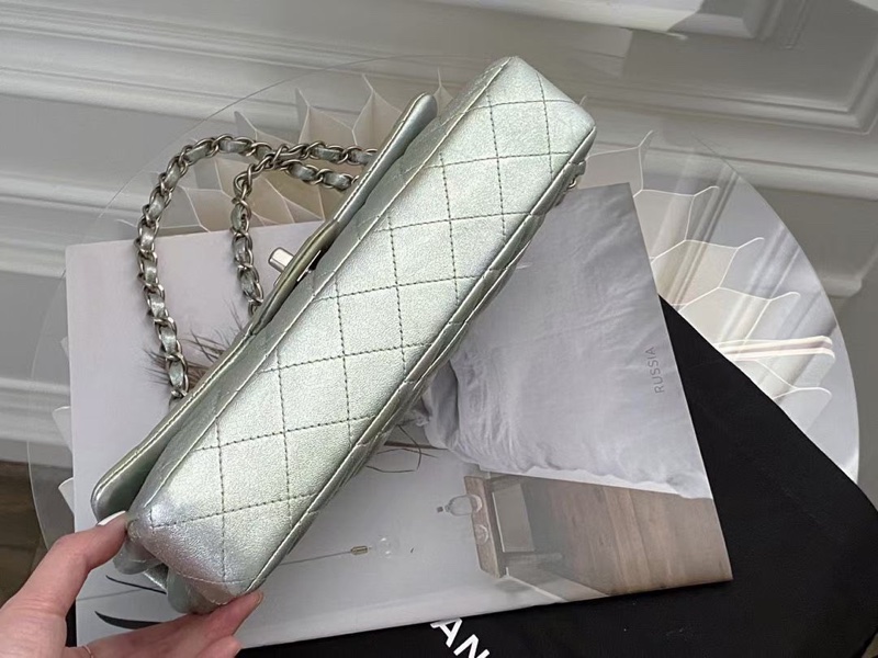 Chanel香奈兒銀色法棍包-3