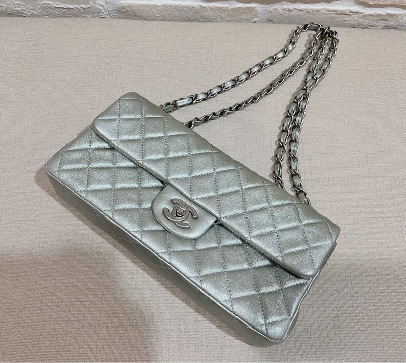 Chanel香奈兒銀色法棍包-6