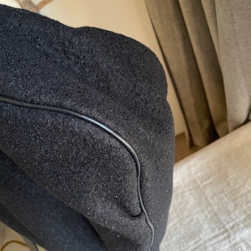 小資通勤 hobo包🍃 agnes b. 羊毛 🍃托特包/側背包/媽媽包/手提🍃 正品🍃 況好🍃異材質拼接🍃抽繩 🍃@🎠瀟瀟的#LV#Chanel#Dior#Gucci#YSL /Prada /Burberry /Celine /Chloe /Bally /Tods /BV /MiuMiu /MJ-20