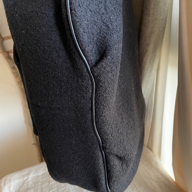 小資通勤 hobo包🍃 agnes b. 羊毛 🍃托特包/側背包/媽媽包/手提🍃 正品🍃 況好🍃異材質拼接🍃抽繩 🍃@🎠瀟瀟的#LV#Chanel#Dior#Gucci#YSL /Prada /Burberry /Celine /Chloe /Bally /Tods /BV /MiuMiu /MJ-23