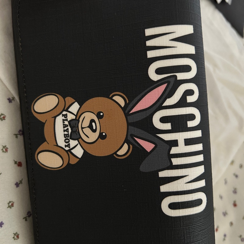 MOSCHINO Playboy 聯名款兔耳泰迪熊圖案皮夾/WOC/鍊帶包(黑色)-4