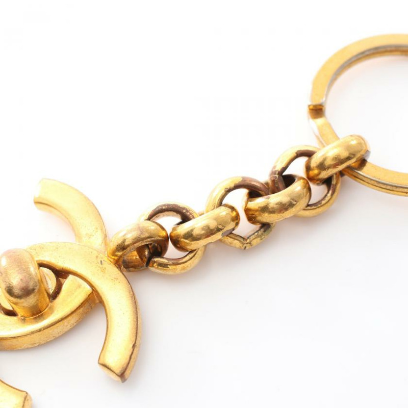 【日本直送】中古CHANEL 9成新 雙C標誌 包包飾品 鑰匙環 鍍金 金色 轉鎖式樣 96P-3