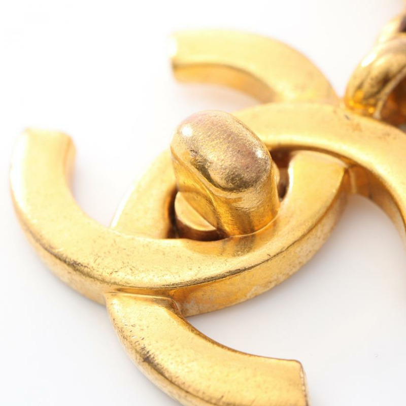 【日本直送】中古CHANEL 9成新 雙C標誌 包包飾品 鑰匙環 鍍金 金色 轉鎖式樣 96P-5