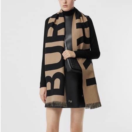 全新熱門字母雙面圍巾Burberry Logo wool scarf品牌大Logo男女皆可用!-1
