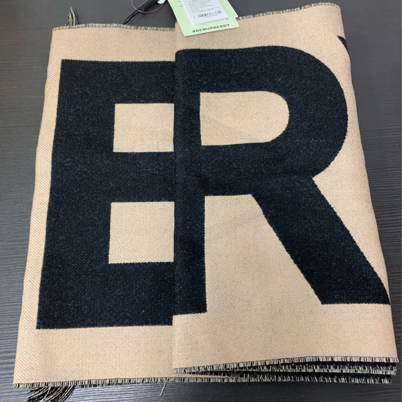 全新熱門字母雙面圍巾Burberry Logo wool scarf品牌大Logo男女皆可用!-3