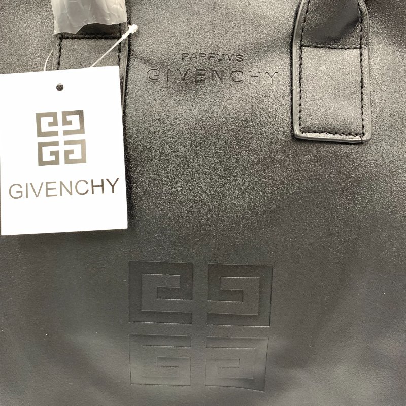 GIVENCHY 肩背包(超稀有,有附小錢包,全新)-1