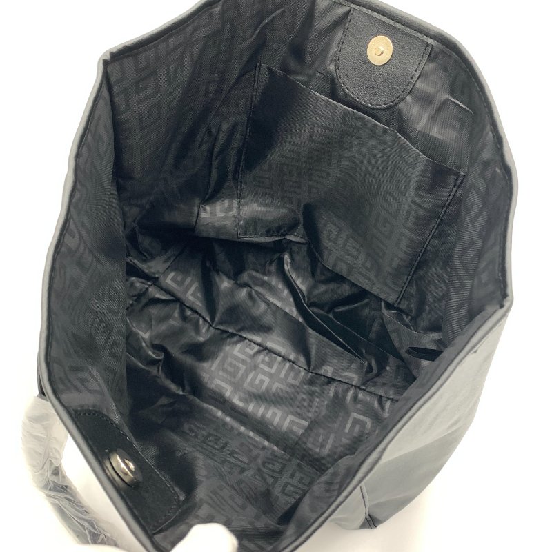 GIVENCHY 肩背包(超稀有,有附小錢包,全新)-3