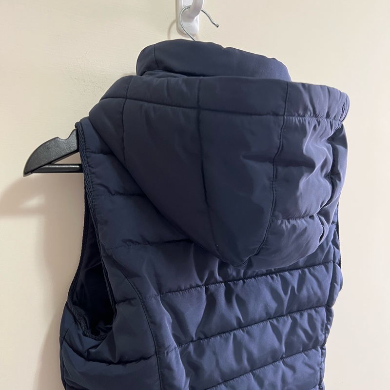 《近新》ESPRIT 可拆式連帽 羽絨背心外套M/ 深藍色 厚實保暖 舒適百搭 內刷毛口袋有拉鍊-1