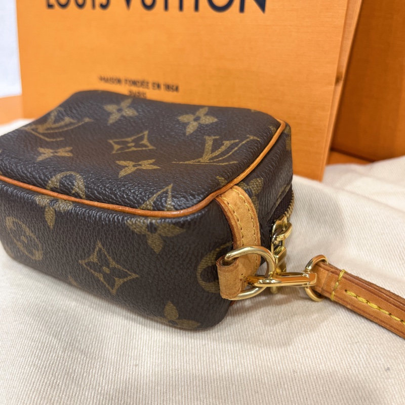 LOUIS VUITTON LV 老花字紋 VINTAGE中古款 mini迷你小相機包/掛頸包-2